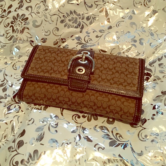 Signature Coach Wallet