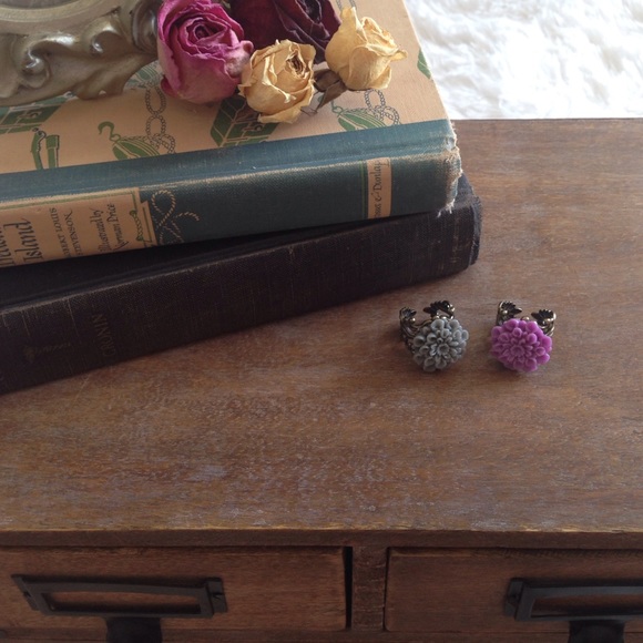 Chrysanthemum Resin Distressed Bronze Cuff Ring - Picture 1 of 4