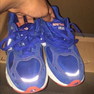 New balance 990 ! 7 in men's 9 in women's