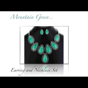 💚💚💚 Mountain Green Necklace and Earrings Set👑