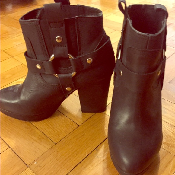 Topshop black booties in PERFECT condition!