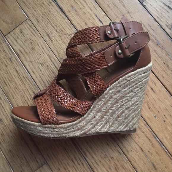 Brown wedges. Perfect for the spring! 💐👡 - Picture 3 of 4