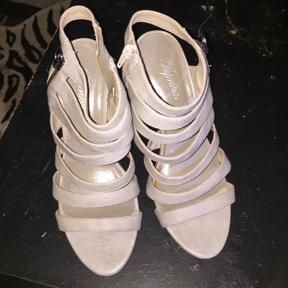 Paprika Pumps