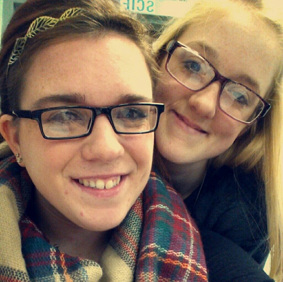 Meet your Posher, Emily - Picture 1 of 1