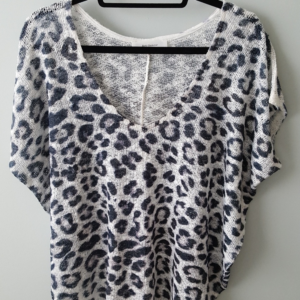 LAST 1!! Leopard print dolman sleeve v neck top