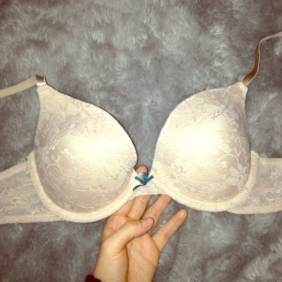 Nude and lace push up bra - Picture 1 of 4