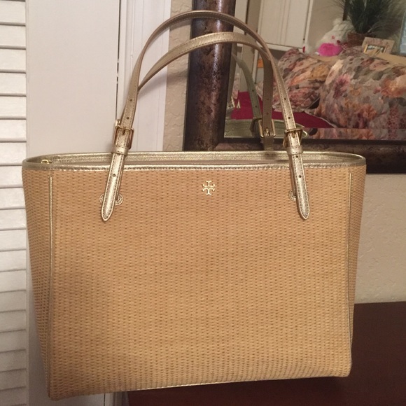 Tory Burch Handbags - 🆕Tory Burch "York" Straw Buckle Tote w/gold. NWT