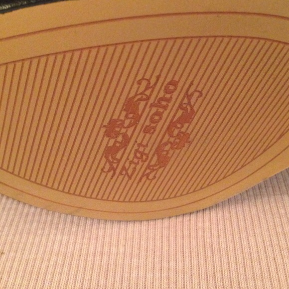 Designer Shoes - Picture 2 of 4