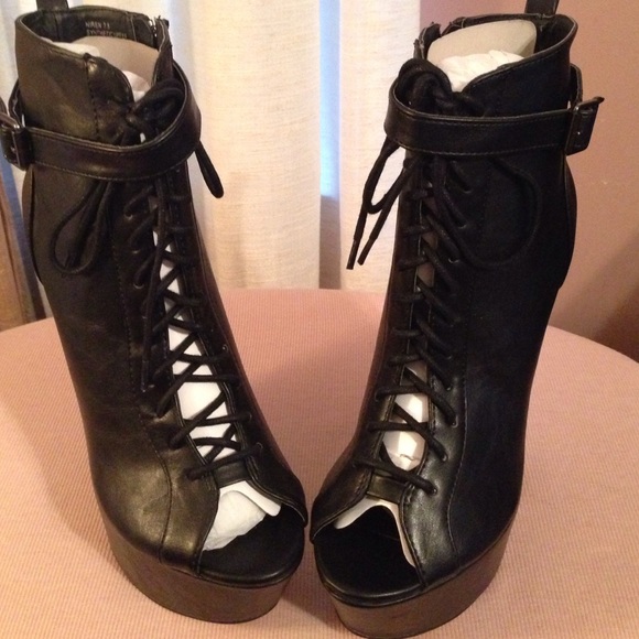 Designer Shoes - Picture 3 of 4