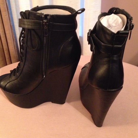 Designer Shoes - Picture 4 of 4