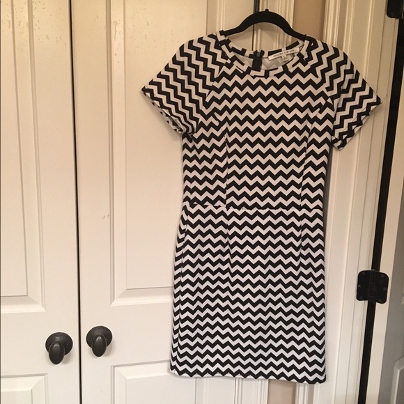 EUC Size L Collective Concepts chevron dress
