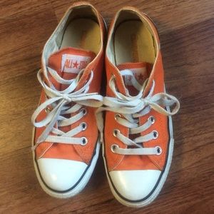 Orange converse size Women's 7, Mens 5
