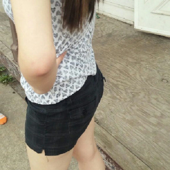 Black and grey plaid shorts - Picture 3 of 4