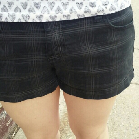 Black and grey plaid shorts - Picture 4 of 4