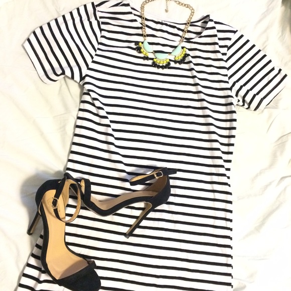 Black & white stripe short sleeve dress