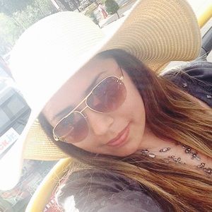 Meet your Posher, Mayra