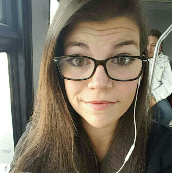 Meet your Posher, Tiffany - Picture 1 of 1