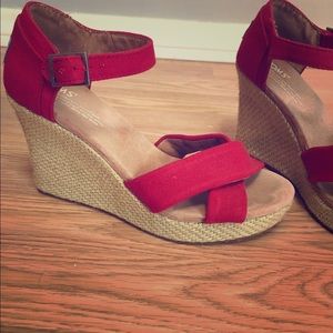 Worn twice. Super cute