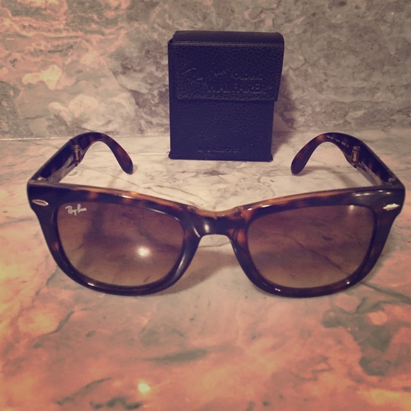 Ray-Ban Other - Folding Wayfrarer sunglasses