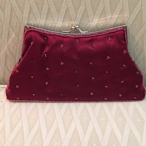 The cutest one of a kind beaded clutch 😍 - Picture 2 of 2