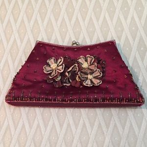 The cutest one of a kind beaded clutch 😍