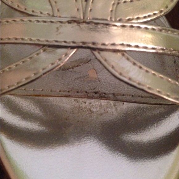 Silver Heels - Picture 3 of 4