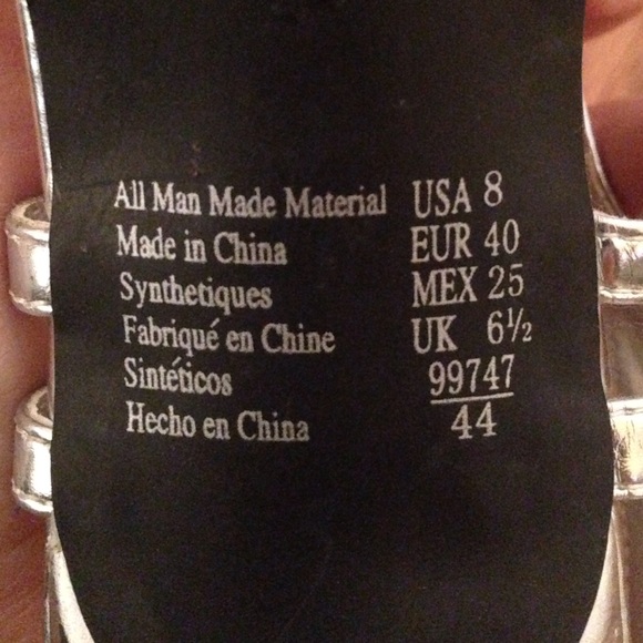 Silver Heels - Picture 4 of 4