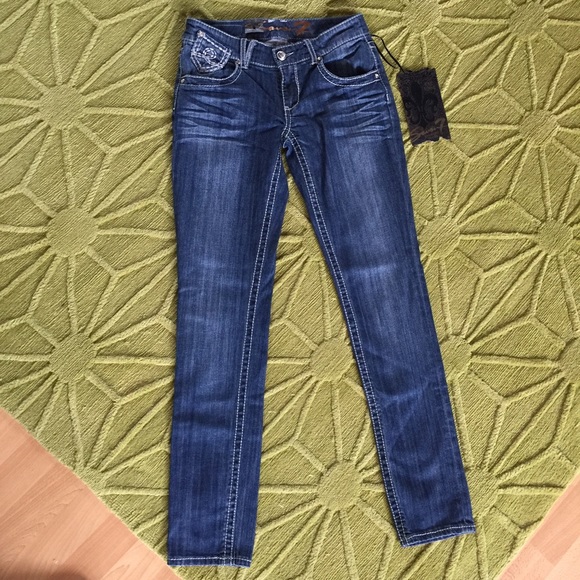 NWT Seven7 Skinny Med. Wash Jeans