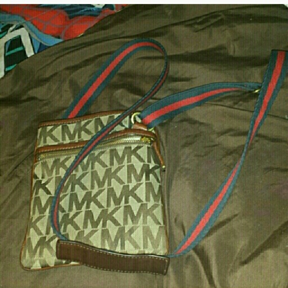 Michael kors cross body