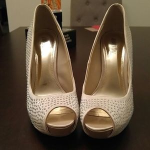 Jennifer Lopez Studded Nude Pumps