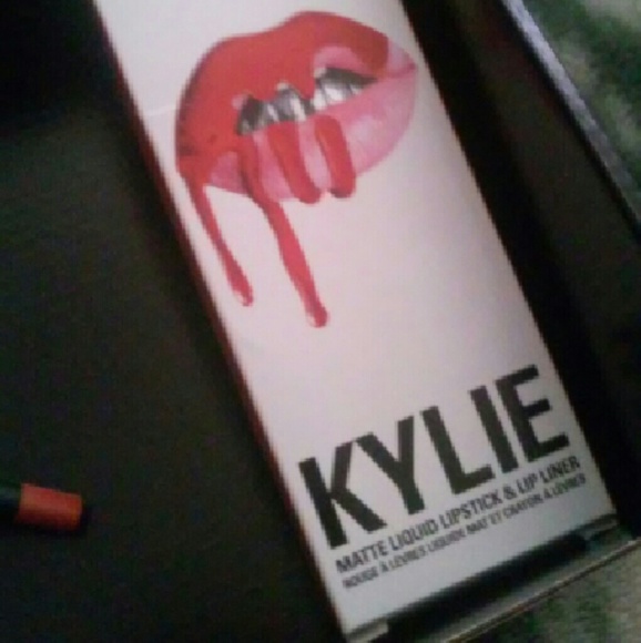Kylie jenner lipliner 22??