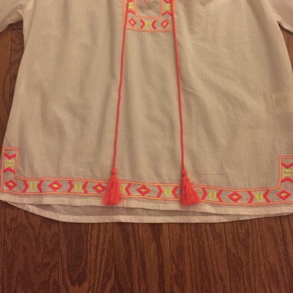 Coral White Embroidered Top - Picture 4 of 4