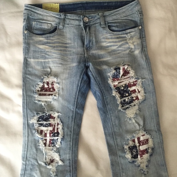 Light wash skinny jeans with American Flag details
