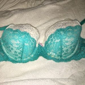 Victoria secret bra!