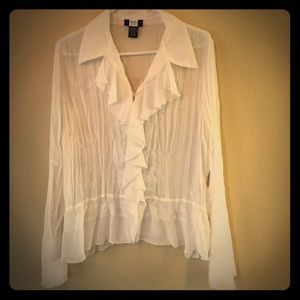 Gorgeous blouse with ruffly collar and lace.