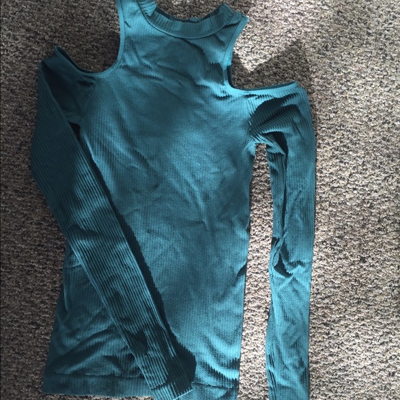 Free Peoplw open shoulder shirt