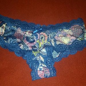 Victoria's Secret cheeky undies/small