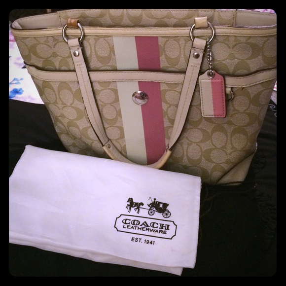 Coach Handbags - ✨Coach✨Heritage Signature Tote [Dust Bag&Key Tag]