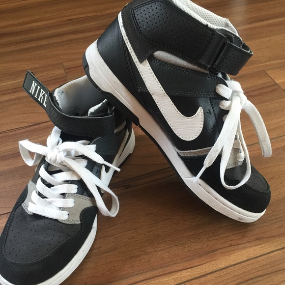 famous footwear boys nike