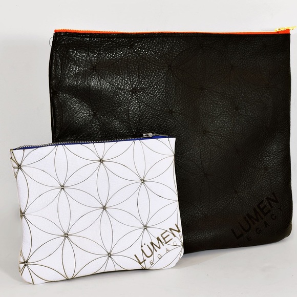 The Life Essentials Bag in size: standard