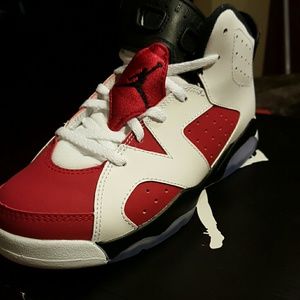 Jordan retro 6, carmines, size 2 youth, new