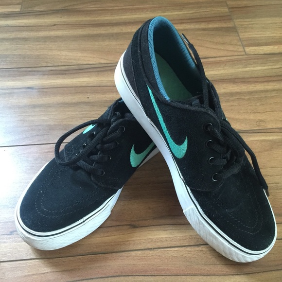 Boys Y4 ladies 5.5 Nike Janoskis.