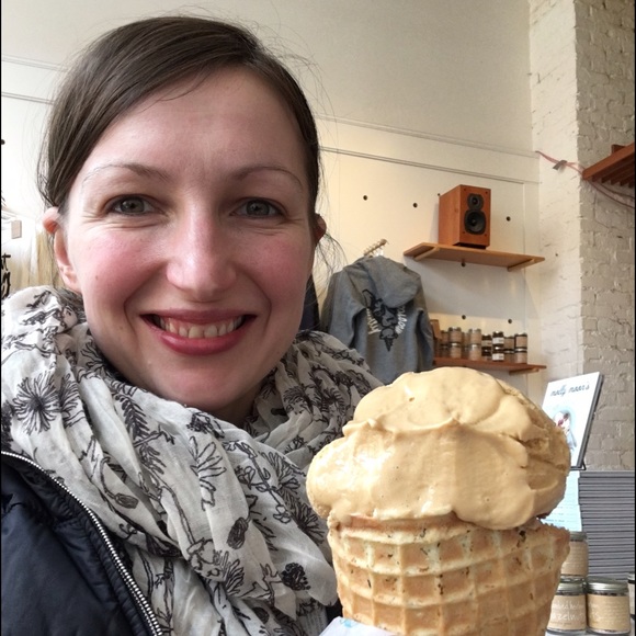 Meet your Posher, Veronika. - Picture 2 of 2