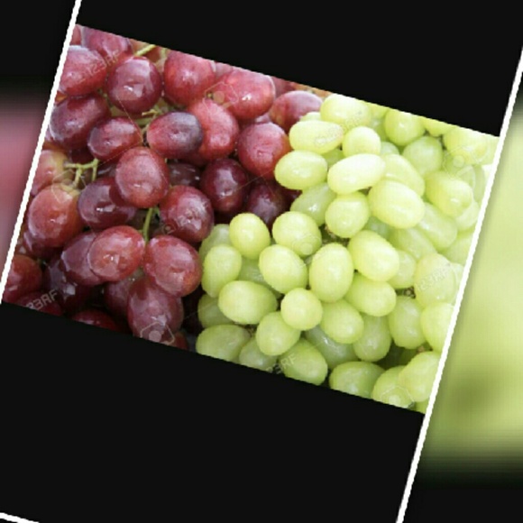 Grapes red and green mix