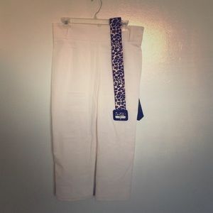 High waist white Capri pants with leopard belt.