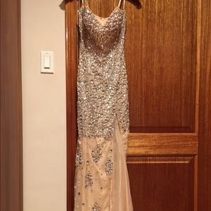 JOVANI 4247