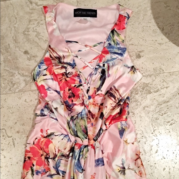 Stunning floral  blush lace up dress! - Picture 3 of 4