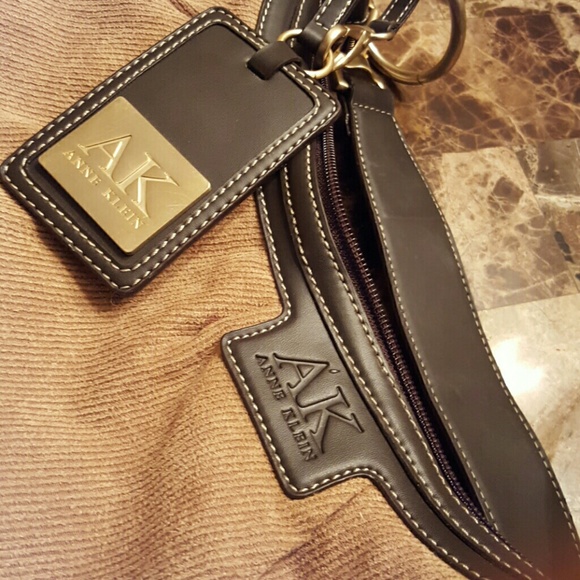 MEDIUM PURSE