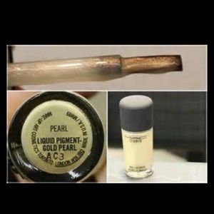 Mac nail transformations liquid pigment gold Pearl
