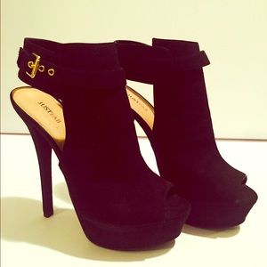 Peep Toe Buckle Heel